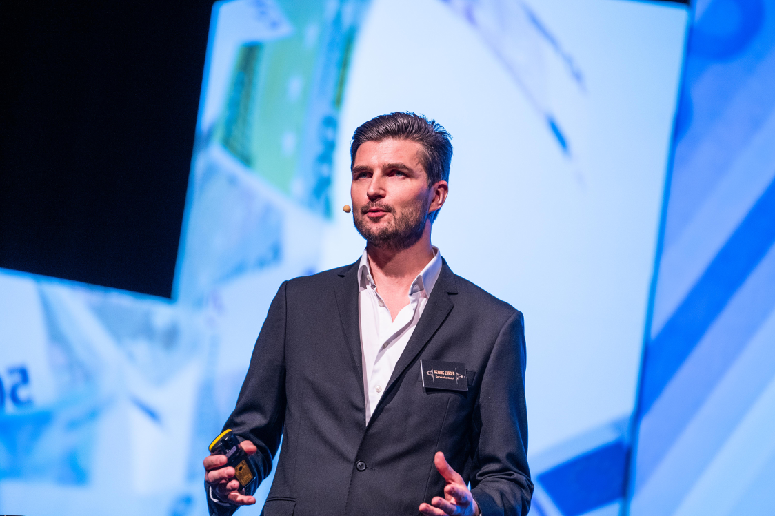 Henning Eriksen har ledet Specsavers i Norge det siste året (Foto: Specsavers)