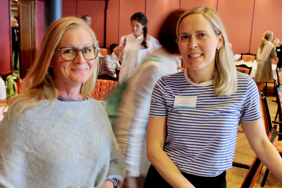 Kathinka Jeber og Silje M. Sletten, to optikere på øyekonferanse i Oslo sommeren 2019 (Foto: Solveig Hovstein)
