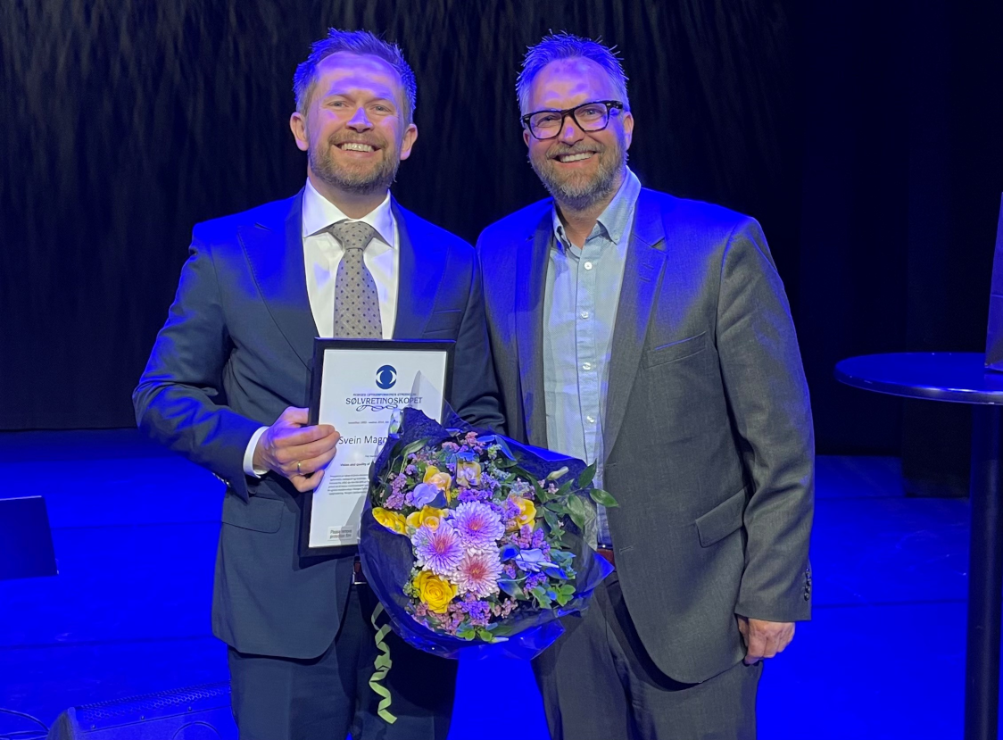 Prisvinner Svein Magne Roten (t.v) og generalsekretær Hans Torvald Haugo i NOF (Foto: Dag Øyvind Olsen)